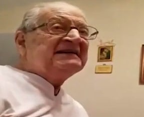 Струва си да се види! Каква е реакцията на този мъж, осъзнавайки, че е на 98 години (ВИДЕО)