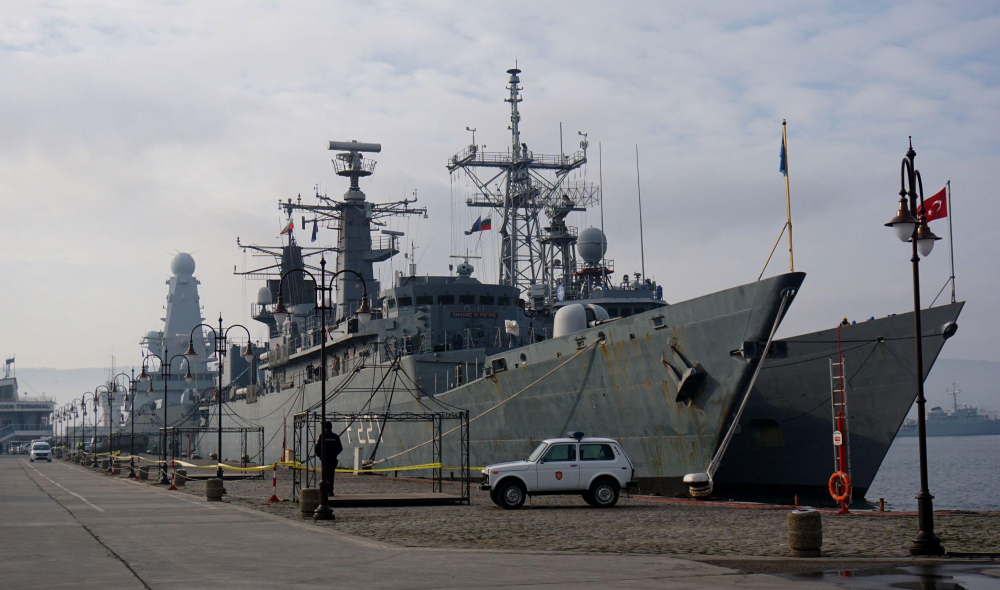 Трите най-важни кораба на НАТО в Черно море са във Варна (СНИМКИ)