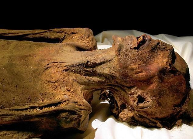 Зловещото лице на агонията: Разкриха историята на мумията на принца-предател (СНИМКИ 18+) 