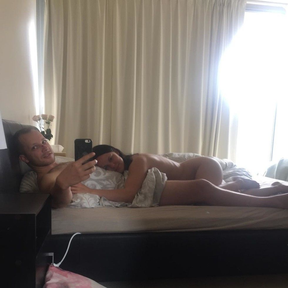 Палава секси двойка: Публикуваме се голи в Инстаграм, за да направим света по-прозрачен (СНИМКИ 18+)