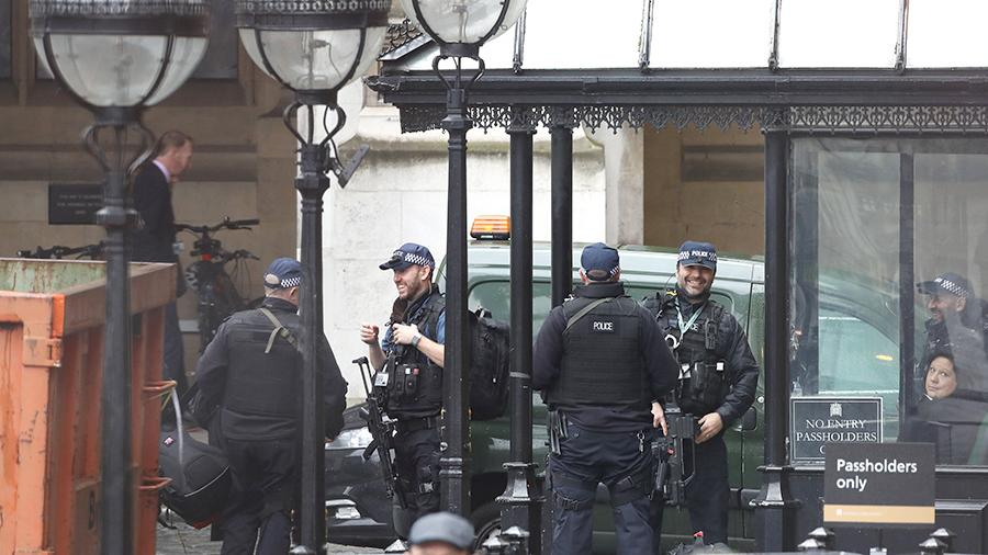 Извънредна ситуация в сърцето на Лондон, сградата на британския парламент е отцепена от полиция 