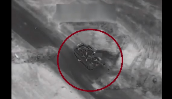 Публикуваха ВИДЕО от удара на САЩ по руски наемници в Сирия: Унищожиха танк Т-72 за секунди, има загинали