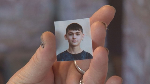 Близки на починалия в училище Радослав от Славяново преживяват най-големия ужас - срещат в града безнаказан насилника на сина им