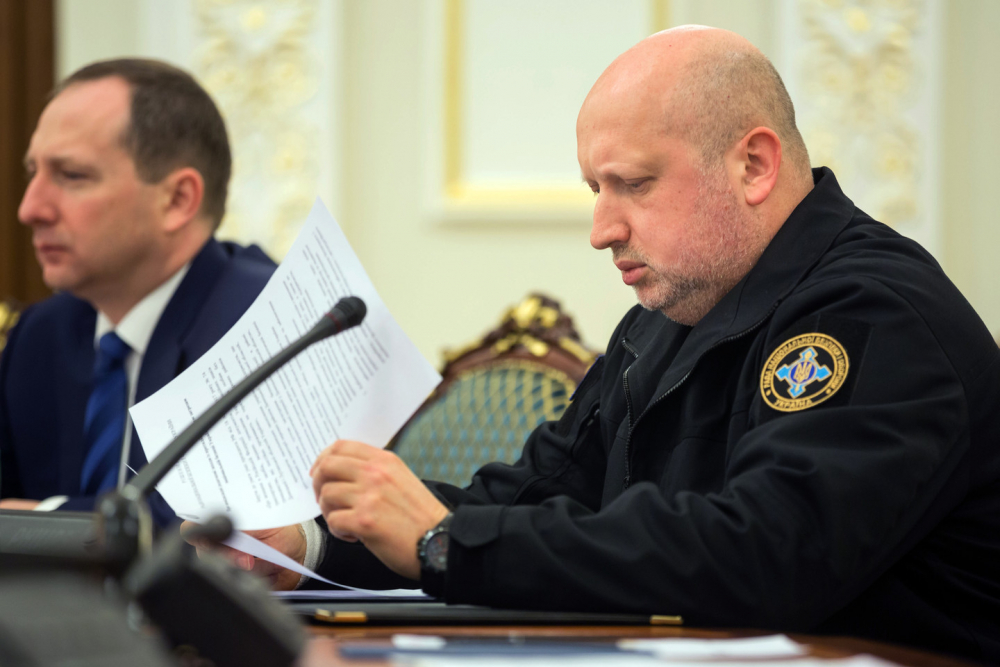 Турчинов обяви, че Киев може да завладее със сила ДНР и ЛНР  