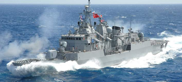 Турска фрегата по петите на гръцки военни кораби, US разрушител се намеси. Анкара предупреди за "ужасни последици"! 