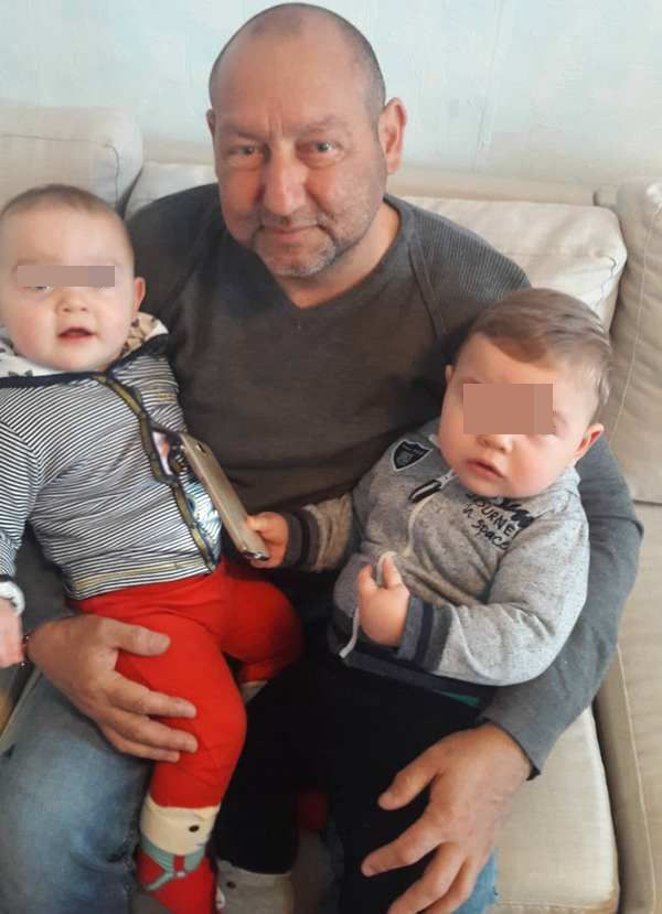 Мъж стана щастлив татко на близнаци, а сега се бори за живота си 