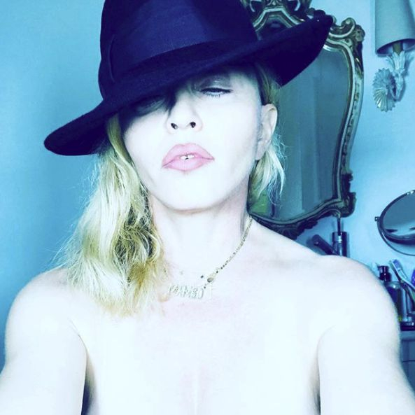 Не се спря: Мадона пак се пусна гола в Инстаграм (СНИМКА 18+) 