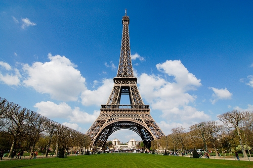 Защо Айфеловата кула е била трън в очите на много французи