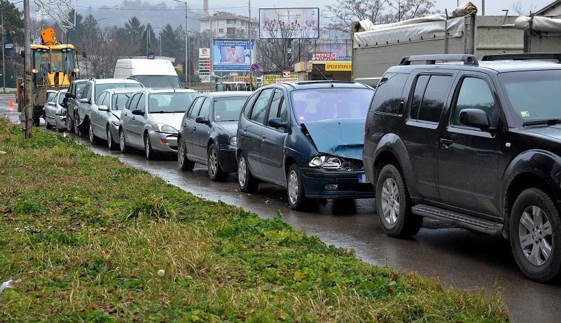 Верижна катастрофа с осем коли и трактора на варненски булевард (СНИМКИ)