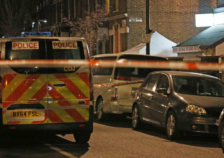 Две кланета на младежи за по-малко от 15 минути окървавиха Лондон!