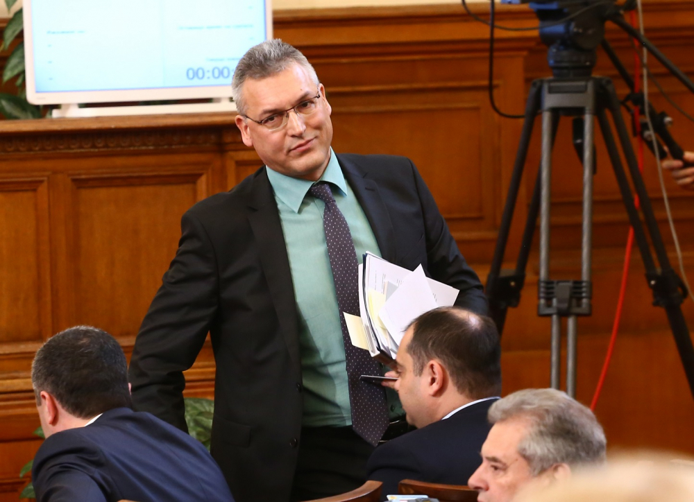 Жаблянов: Проблемите на българската демокрация се решават от политици, а не от...