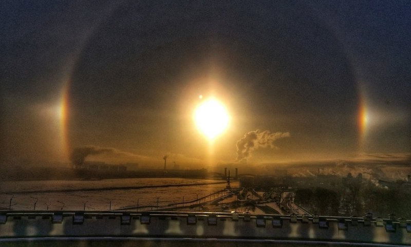 Три слънца изгряха над Санкт Петербург (СНИМКИ)