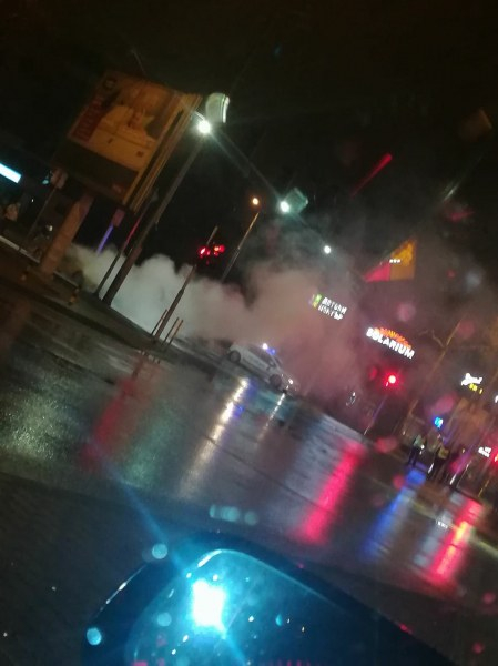 Автомобил се взриви на булевард тази нощ! (СНИМКА)