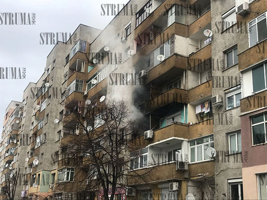 Огнен ад в Благоевград, пожарни летят към мястото (СНИМКИ/ВИДЕО)