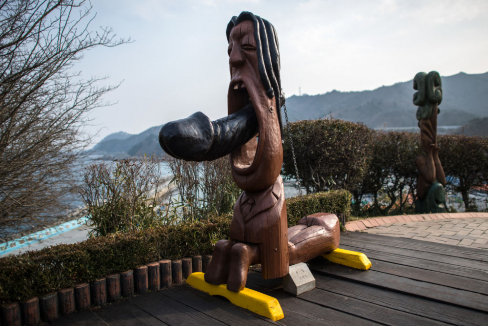Това е паркът на фалоса в Южна Корея, почита мъжкото достойнство и успокоява духа на зла мома (СНИМКИ 18+)