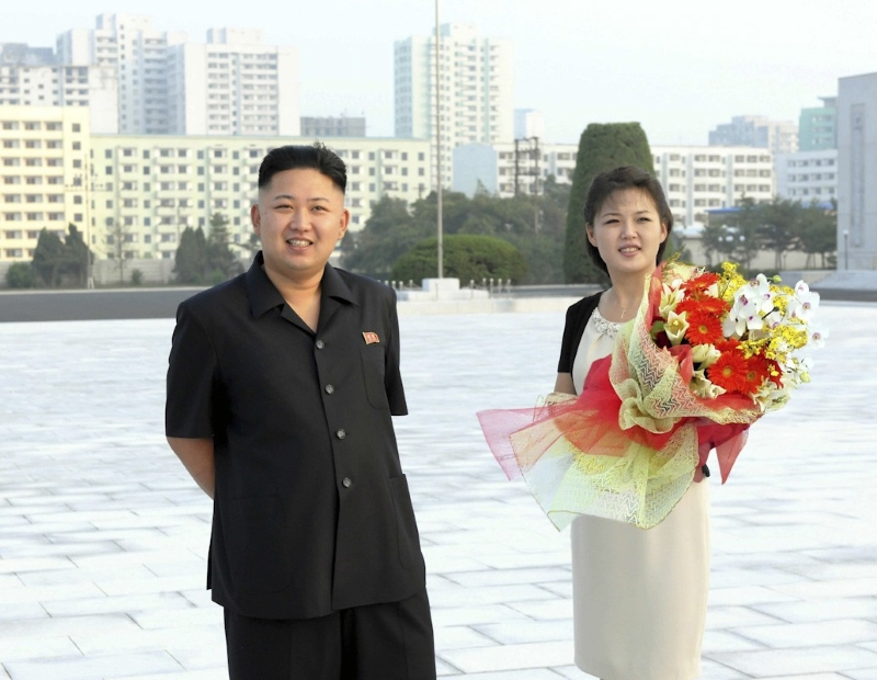Любовта на Ким Чен Ун: Какво е известно за първата дама на Северна Корея? (СНИМКИ)