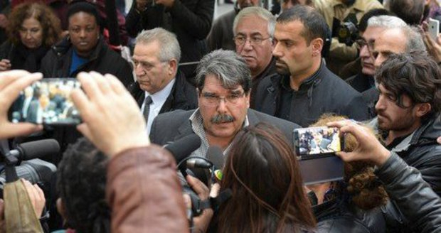 Задържаха в Прага бившия предводител на сирийските кюрди, издирван и от Интерпол
