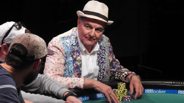 Продавач на каравани влезе в историята, отиде просто да се забавлява на покер турнир и се върна милионер (СНИМКИ)