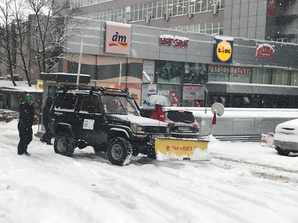 Фоторепортаж в БЛИЦ! В София е Сибир! Столицата се бори със свирепата виелица!