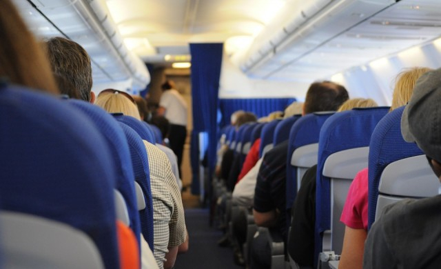 По-безопасно ли е да летите в първа класа, отколкото в икономична