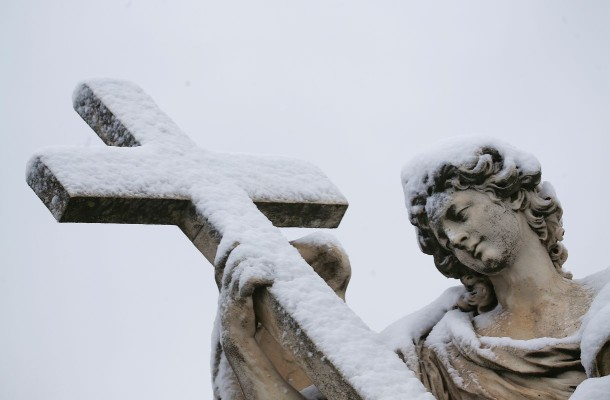 Не само в България е страшно! Европа също е скована в снежен капан (СНИМКИ)