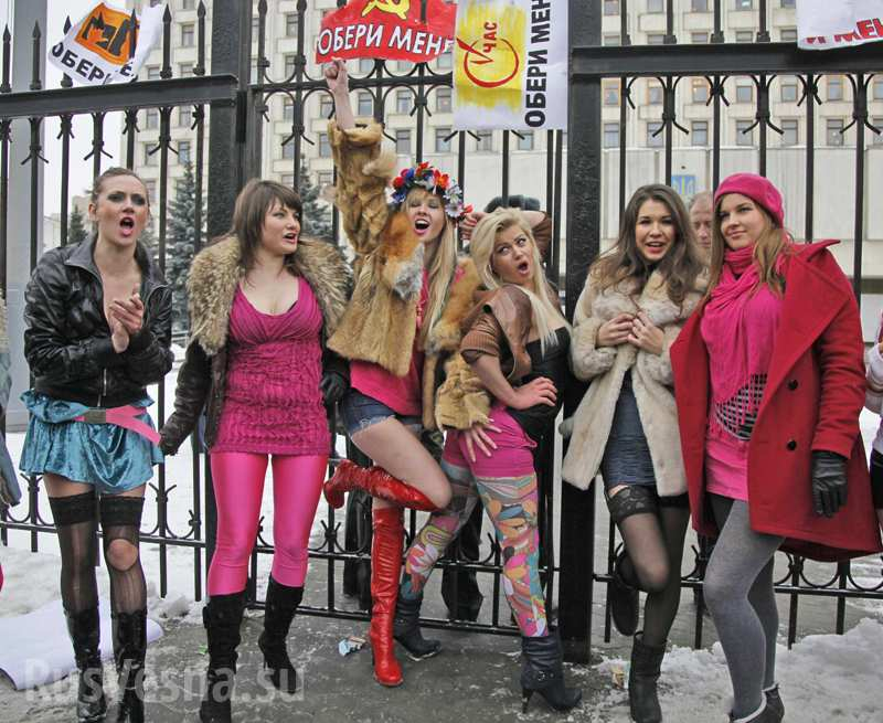 Проститутки ще дефилират в Киев в марша „Стоманените яйца на украинската политика” (СНИМКА)