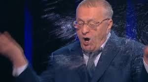 Зрелище в ефир: Ксения Собчак заля Жириновски с вода, а той я изпепели: Отвратителна трътка и говно! (ВИДЕО)