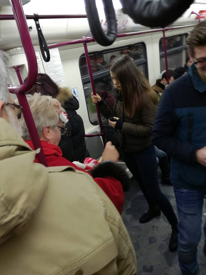 Цяла София се диви днес на СНИМКА от метрото с истинската Баба Марта!