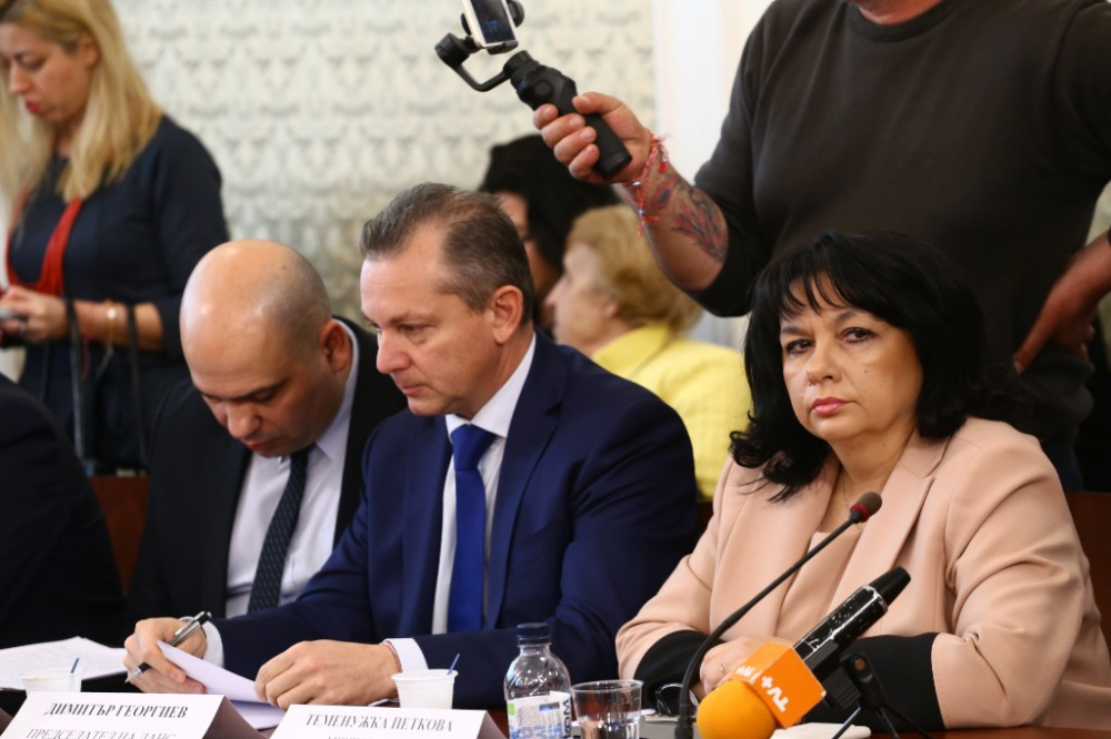 Гинка Върбакова с извънредно изявление от парламента (ВИДЕО/СНИМКИ)