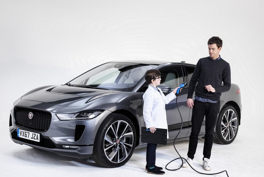 Jaguar I-PACE атакува преди състезанието на електрическите автомобили