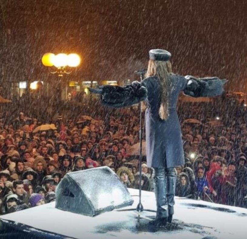 Цеца направи нещо невиждано в Лазаревац пред 10 000 в преспи сняг (СНИМКИ/ВИДЕО)