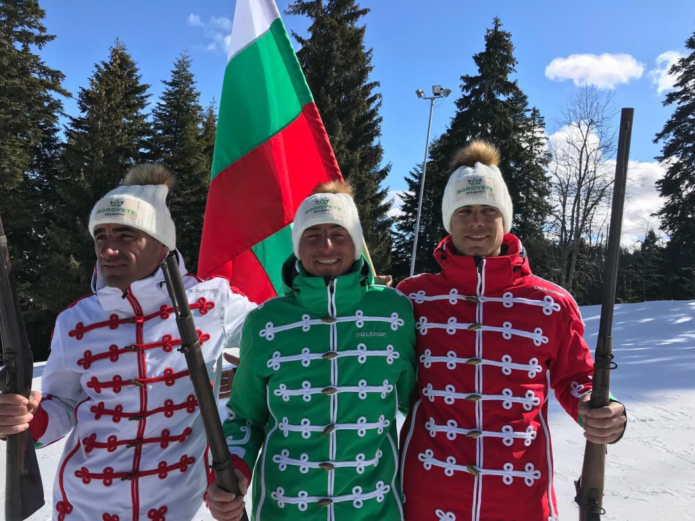 Скиори в четнически униформи развяха трибагреници по пистите в Боровец