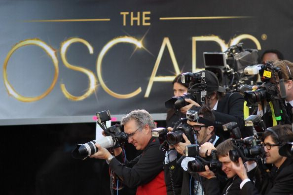 Опънаха червения килим пред „Долби тиътър“! Над 500 полицаи пазят Оскарите (НА ЖИВО)