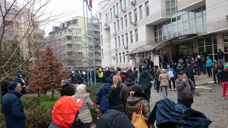 Първо в БЛИЦ! Огромно множество приижда на протеста в Пловдив: Свобода за д-р Димитров! (СНИМКИ)