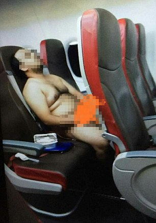 Екшън във въздуха! Пътник си пусна порно на лаптопа, възбуди се и нападна стюардеса (СНИМКИ 18+)