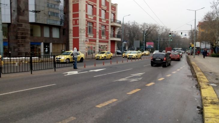 Първо в БЛИЦ! Над 1000 души се бунтуват заради д-р Димитров, крясъци и клаксони огласиха Пловдив! 