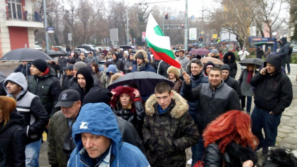 БЛИЦ TV: Хиляди на протеста в Пловдив, скандираха свобода за д-р Димитров (СНИМКИ)
