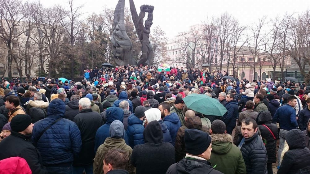 БЛИЦ TV: Хиляди на протеста в Пловдив, скандираха свобода за д-р Димитров (СНИМКИ)