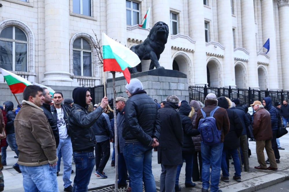 И София излезе на протест в подкрепа на д-р Димитров, убил Жоро Плъха при защита на семейството си (СНИМКИ)