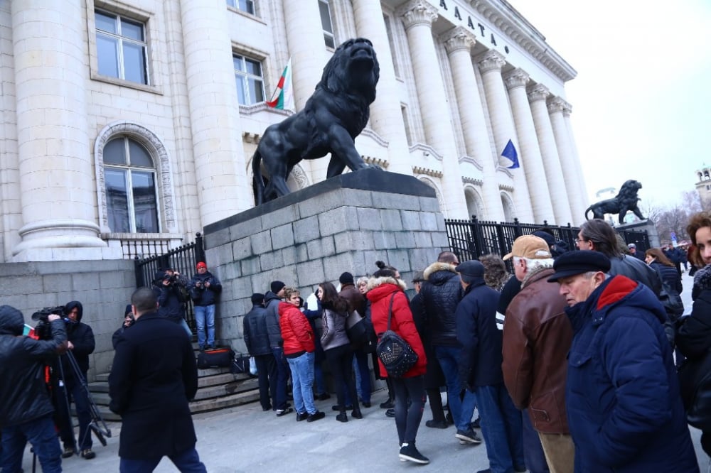 И София излезе на протест в подкрепа на д-р Димитров, убил Жоро Плъха при защита на семейството си (СНИМКИ)