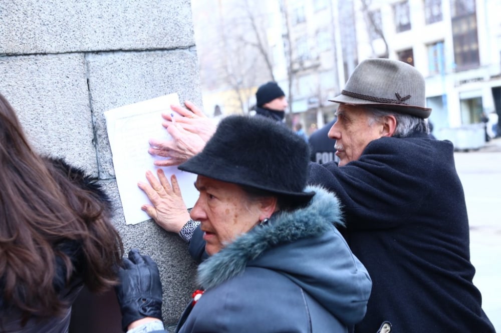 И София излезе на протест в подкрепа на д-р Димитров, убил Жоро Плъха при защита на семейството си (СНИМКИ)