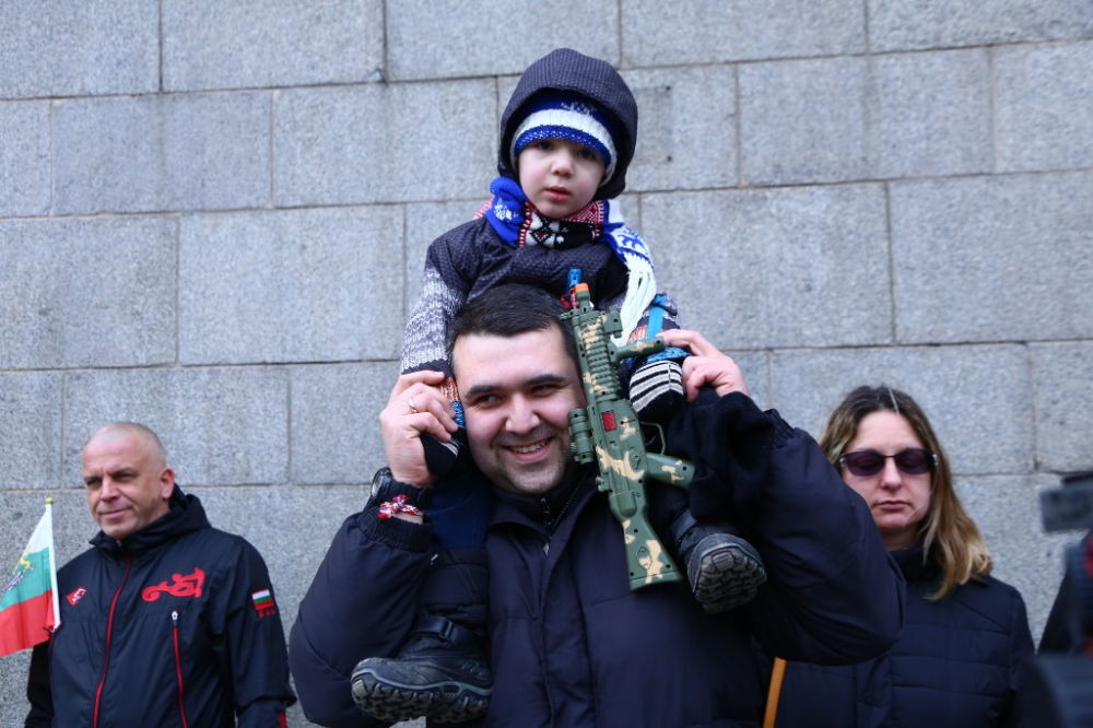 И София излезе на протест в подкрепа на д-р Димитров, убил Жоро Плъха при защита на семейството си (СНИМКИ)