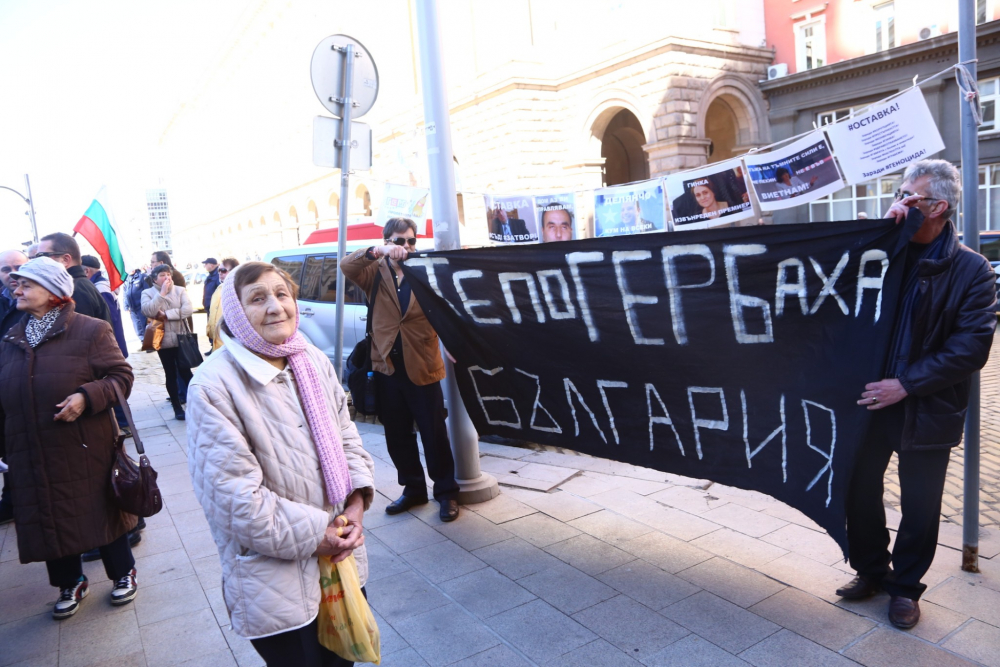 Нинова застана начело на протеста срещу сделката с ЧЕЗ (СНИМКИ)