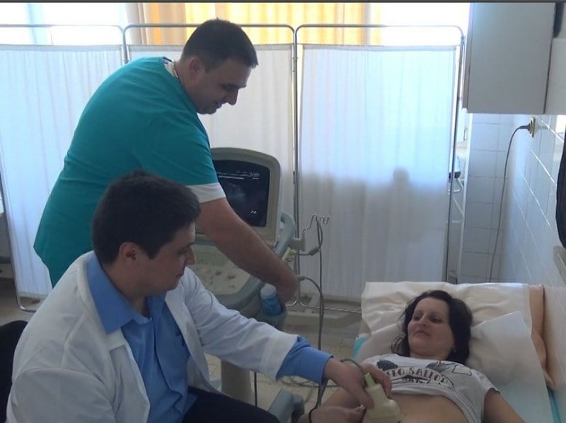 Двама млади лекари от Пловдив имат нужда от помощ, за да продължат да спасяват българки от най-коварното заболяване
