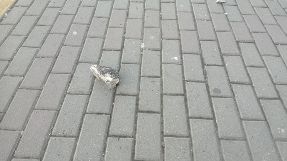 Минувачи се разминаха на косъм от голям инцидент във Варна (СНИМКИ)