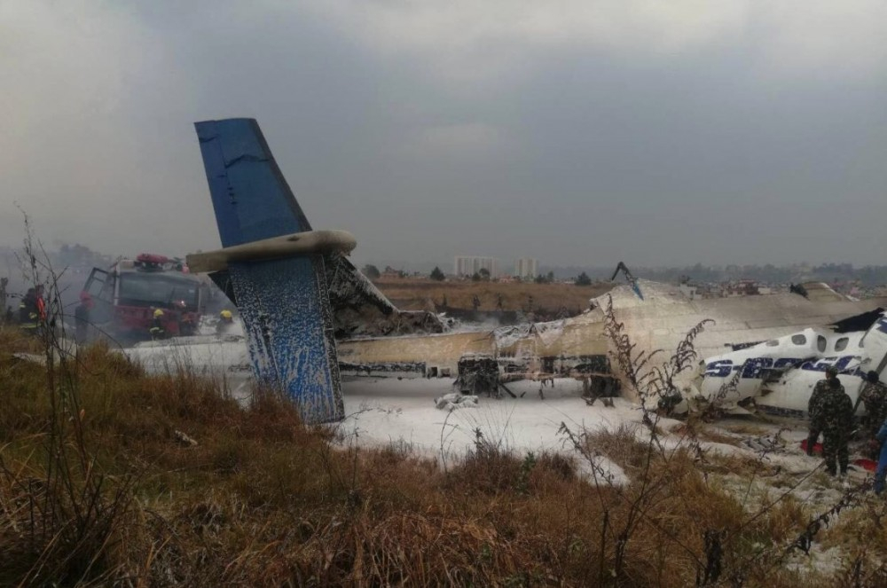 В Катманду е страшно! Увеличава се броят на жертвите при самолетната катастрофа 