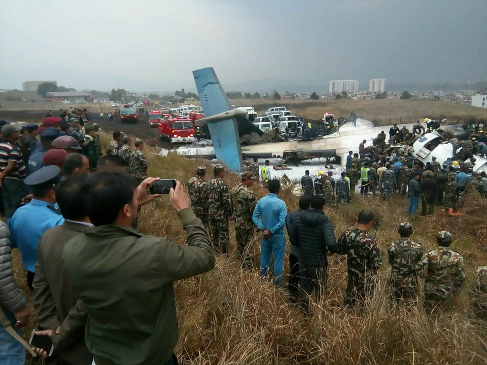 Първи версии за ужаса в Катманду! Минути преди да се разбие самолетът... (СНИМКИ)