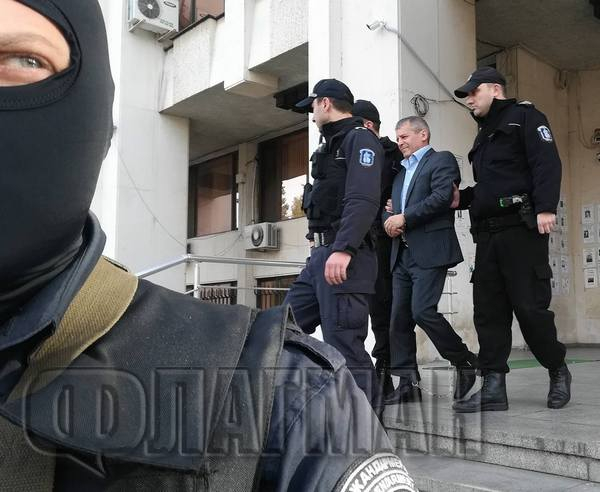 Докъде се докарахме: Тарторът на "Килърите" се разхожда с тежка държавна охрана из България, за да не се ограничавали правата му