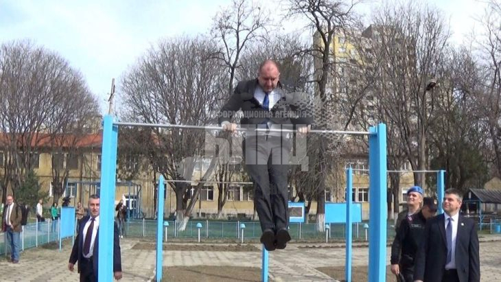 Светльо Витков прие атлетичното предизвикателство на президента Радев! Предизвика и.. (СНИМКИ/ВИДЕО)