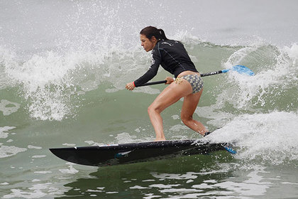 Забраниха на журналистите да заснемат голите задни части на сърфистките